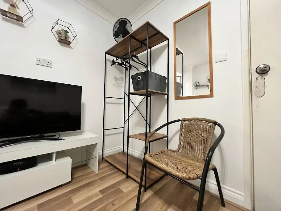 Morden Studio Room Northolt  Velká Británie