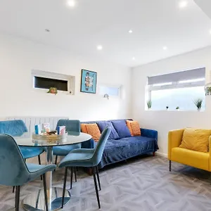 Kings House Hayes, West London A Apartment