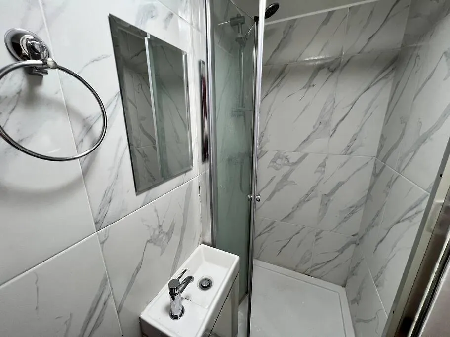 Morden Studio Room Northolt  Apartment